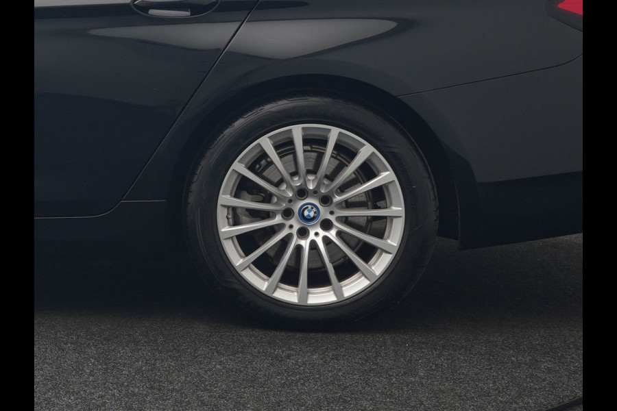 BMW 5 Serie Touring 520e Business Edition Plus PHEV 204pk Dealer O.H. | Head Up | Camera | Lederen Comfortstoelen Memory & Ventilatie | Apple Carplay | Blis | Virtual | Stoelverwarming | Navigatie | DAB | Plug In Hybrid |