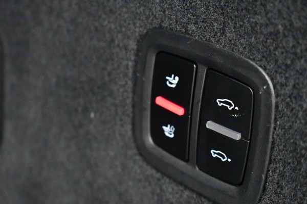 Porsche Cayenne 3.0 Pano Chrono+Sport Trekh Luchtv 21inch BOSE Sfeer