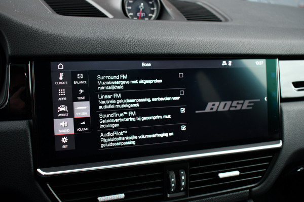 Porsche Cayenne 3.0 Pano Chrono+Sport Trekh Luchtv 21inch BOSE Sfeer