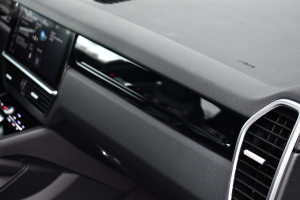 Porsche Cayenne 3.0 Pano Chrono+Sport Trekh Luchtv 21inch BOSE Sfeer