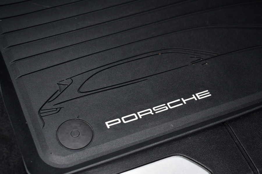 Porsche Cayenne 3.0 Pano Chrono+Sport Trekh Luchtv 21inch BOSE Sfeer