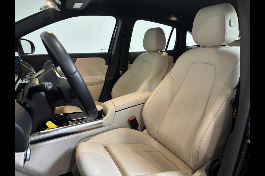 Mercedes-Benz GLA 200 Automaat Progressive Navigatie Climate Control Camera Parkeer sensoren Stoelverwarming DAB Lichtmetalen velgen 18" Electrisch bedienbare achterklep