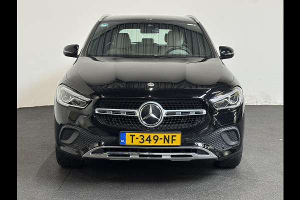 Mercedes-Benz GLA 200 Automaat Progressive Navigatie Climate Control Camera Parkeer sensoren Stoelverwarming DAB Lichtmetalen velgen 18" Electrisch bedienbare achterklep