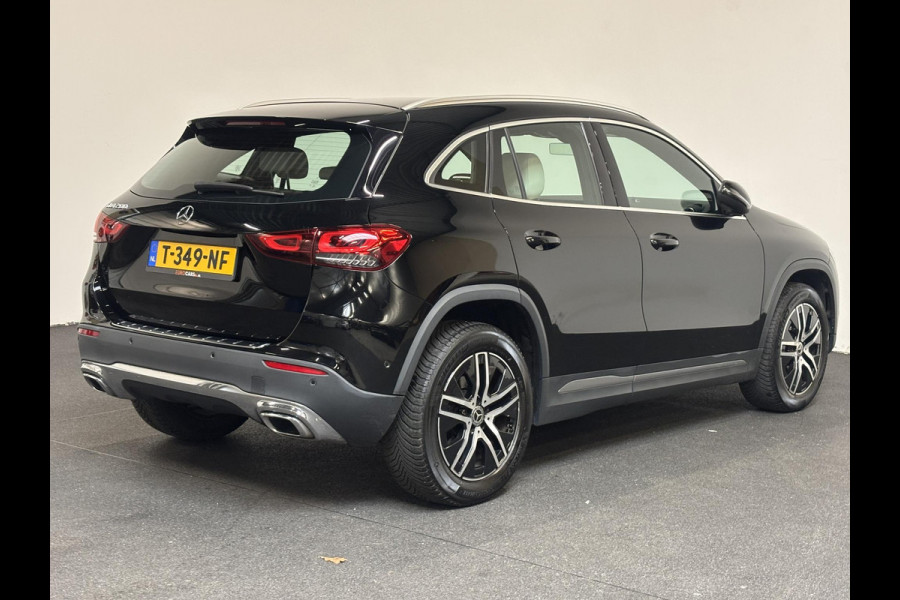 Mercedes-Benz GLA 200 Automaat Progressive Navigatie Climate Control Camera Parkeer sensoren Stoelverwarming DAB Lichtmetalen velgen 18" Electrisch bedienbare achterklep