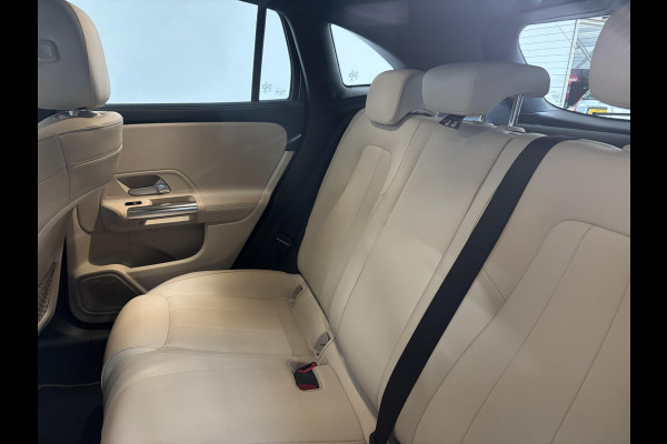 Mercedes-Benz GLA 200 Automaat Progressive Navigatie Climate Control Camera Parkeer sensoren Stoelverwarming DAB Lichtmetalen velgen 18" Electrisch bedienbare achterklep