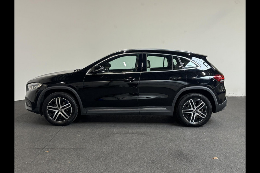 Mercedes-Benz GLA 200 Automaat Progressive Navigatie Climate Control Camera Parkeer sensoren Stoelverwarming DAB Lichtmetalen velgen 18" Electrisch bedienbare achterklep