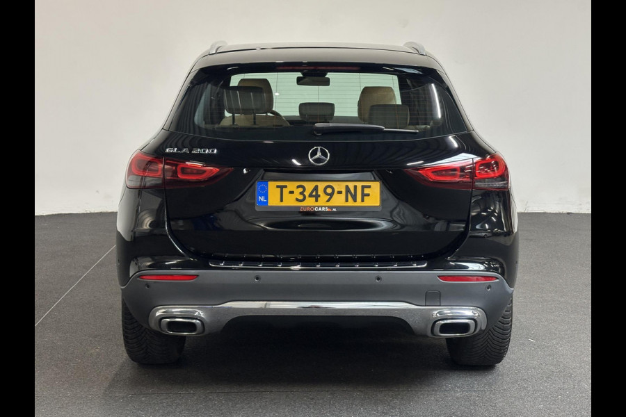 Mercedes-Benz GLA 200 Automaat Progressive Navigatie Climate Control Camera Parkeer sensoren Stoelverwarming DAB Lichtmetalen velgen 18" Electrisch bedienbare achterklep