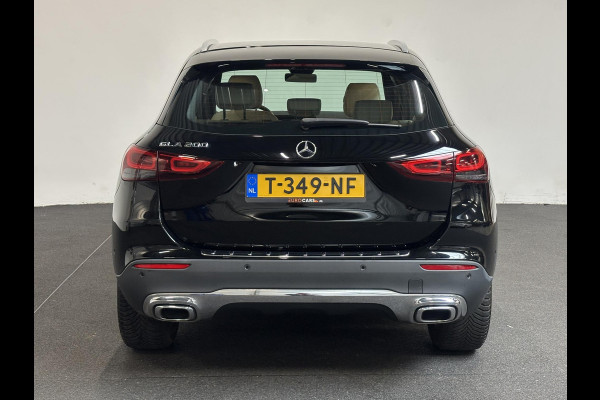 Mercedes-Benz GLA 200 Automaat Progressive Navigatie Climate Control Camera Parkeer sensoren Stoelverwarming DAB Lichtmetalen velgen 18" Electrisch bedienbare achterklep