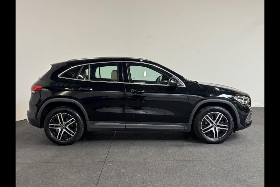 Mercedes-Benz GLA 200 Automaat Progressive Navigatie Climate Control Camera Parkeer sensoren Stoelverwarming DAB Lichtmetalen velgen 18" Electrisch bedienbare achterklep