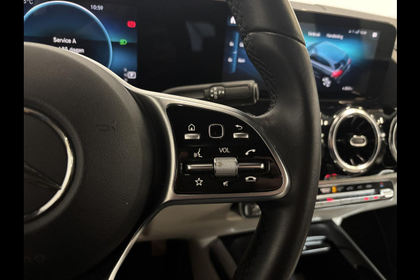 Mercedes-Benz GLA 200 Automaat Progressive Navigatie Climate Control Camera Parkeer sensoren Stoelverwarming DAB Lichtmetalen velgen 18" Electrisch bedienbare achterklep