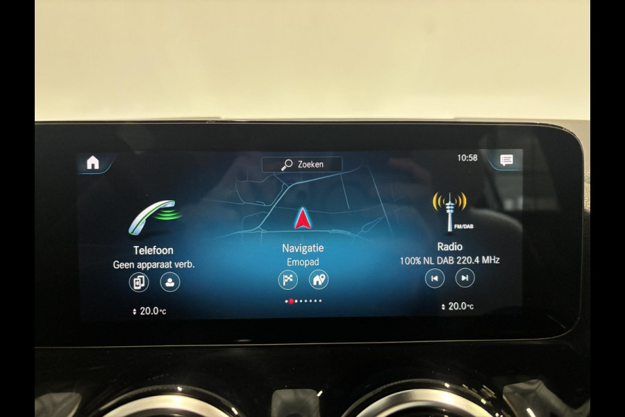 Mercedes-Benz GLA 200 Automaat Progressive Navigatie Climate Control Camera Parkeer sensoren Stoelverwarming DAB Lichtmetalen velgen 18" Electrisch bedienbare achterklep