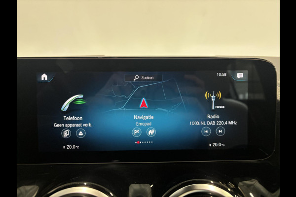 Mercedes-Benz GLA 200 Automaat Progressive Navigatie Climate Control Camera Parkeer sensoren Stoelverwarming DAB Lichtmetalen velgen 18" Electrisch bedienbare achterklep