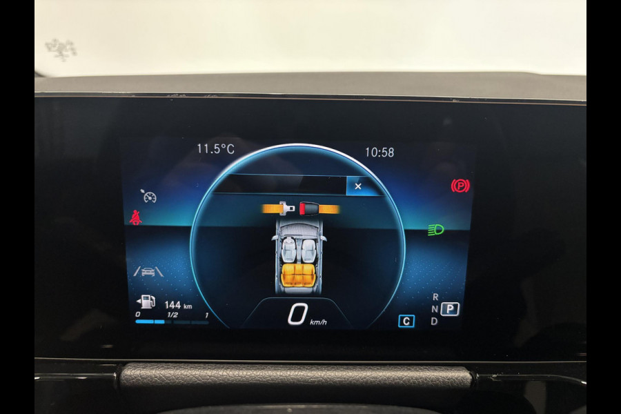 Mercedes-Benz GLA 200 Automaat Progressive Navigatie Climate Control Camera Parkeer sensoren Stoelverwarming DAB Lichtmetalen velgen 18" Electrisch bedienbare achterklep