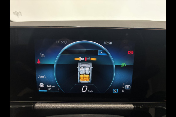 Mercedes-Benz GLA 200 Automaat Progressive Navigatie Climate Control Camera Parkeer sensoren Stoelverwarming DAB Lichtmetalen velgen 18" Electrisch bedienbare achterklep