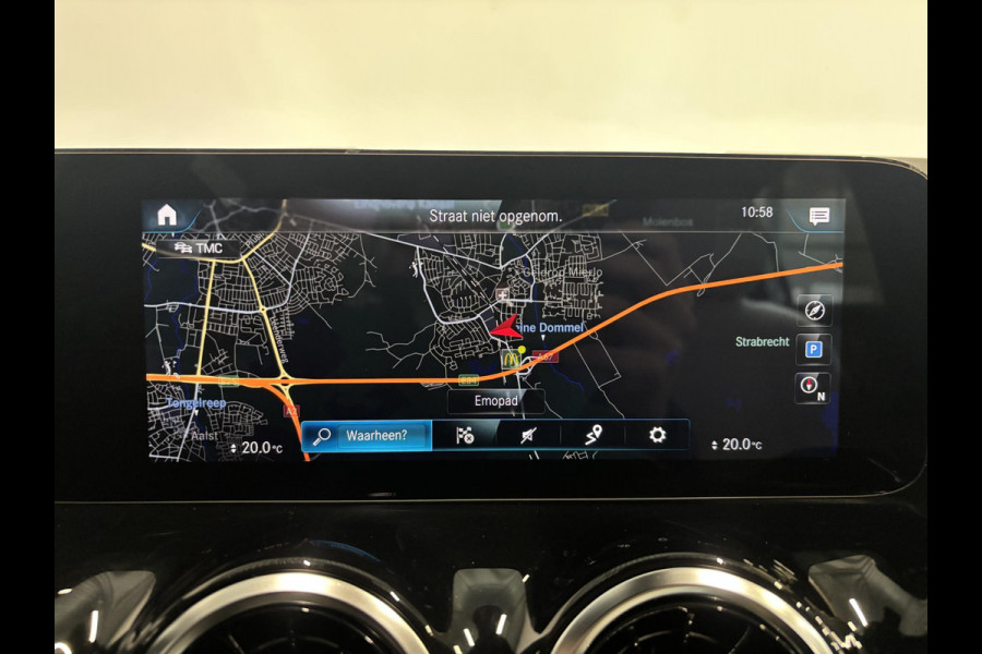 Mercedes-Benz GLA 200 Automaat Progressive Navigatie Climate Control Camera Parkeer sensoren Stoelverwarming DAB Lichtmetalen velgen 18" Electrisch bedienbare achterklep