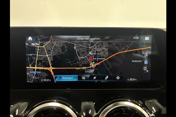 Mercedes-Benz GLA 200 Automaat Progressive Navigatie Climate Control Camera Parkeer sensoren Stoelverwarming DAB Lichtmetalen velgen 18" Electrisch bedienbare achterklep