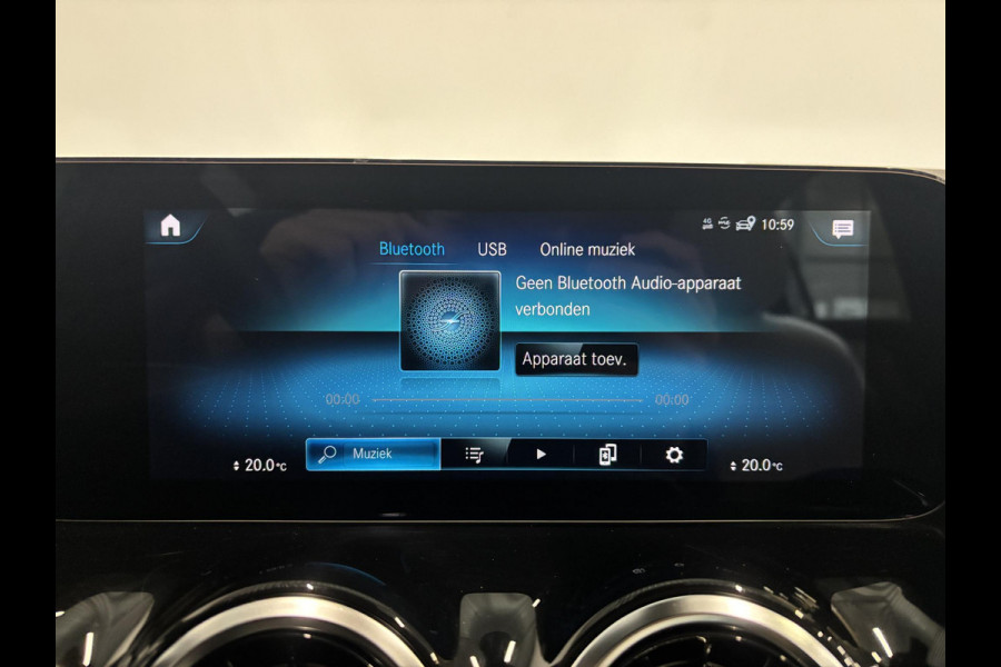 Mercedes-Benz GLA 200 Automaat Progressive Navigatie Climate Control Camera Parkeer sensoren Stoelverwarming DAB Lichtmetalen velgen 18" Electrisch bedienbare achterklep