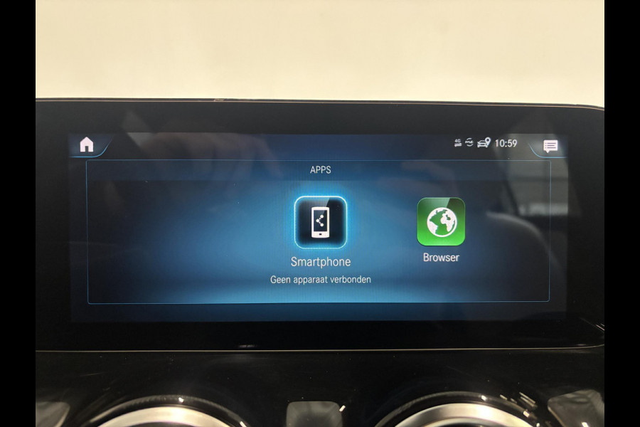 Mercedes-Benz GLA 200 Automaat Progressive Navigatie Climate Control Camera Parkeer sensoren Stoelverwarming DAB Lichtmetalen velgen 18" Electrisch bedienbare achterklep