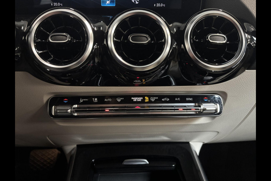 Mercedes-Benz GLA 200 Automaat Progressive Navigatie Climate Control Camera Parkeer sensoren Stoelverwarming DAB Lichtmetalen velgen 18" Electrisch bedienbare achterklep