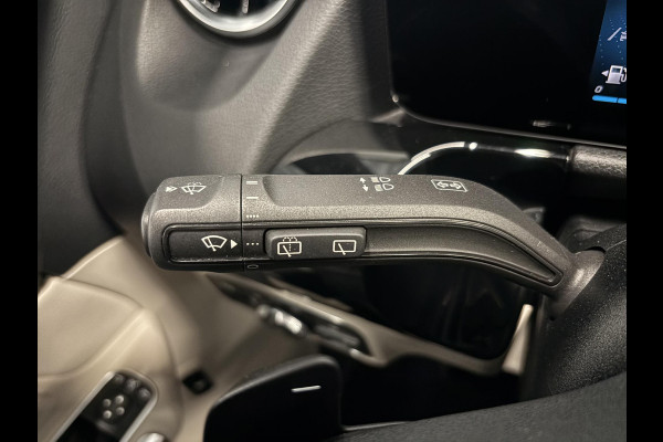 Mercedes-Benz GLA 200 Automaat Progressive Navigatie Climate Control Camera Parkeer sensoren Stoelverwarming DAB Lichtmetalen velgen 18" Electrisch bedienbare achterklep