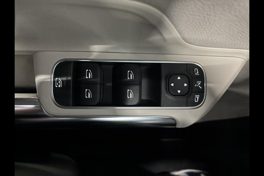 Mercedes-Benz GLA 200 Automaat Progressive Navigatie Climate Control Camera Parkeer sensoren Stoelverwarming DAB Lichtmetalen velgen 18" Electrisch bedienbare achterklep