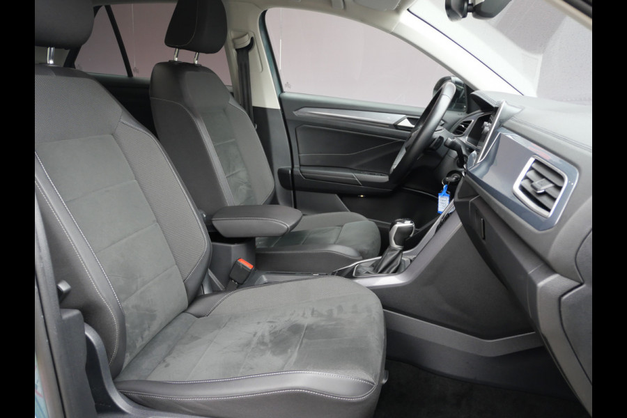 Volkswagen T-Roc 1.5 TSI STYLE | AUTOMAAT | MASSAGE | TREKHAAK | VIRTUAL | IQ LED | ALL-IN!!