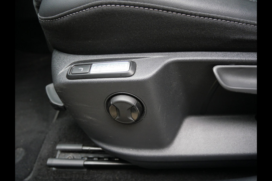 Volkswagen T-Roc 1.5 TSI STYLE | AUTOMAAT | MASSAGE | TREKHAAK | VIRTUAL | IQ LED | ALL-IN!!