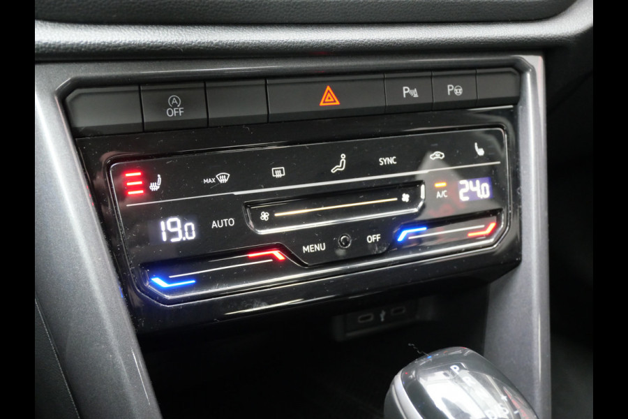 Volkswagen T-Roc 1.5 TSI STYLE | AUTOMAAT | MASSAGE | TREKHAAK | VIRTUAL | IQ LED | ALL-IN!!