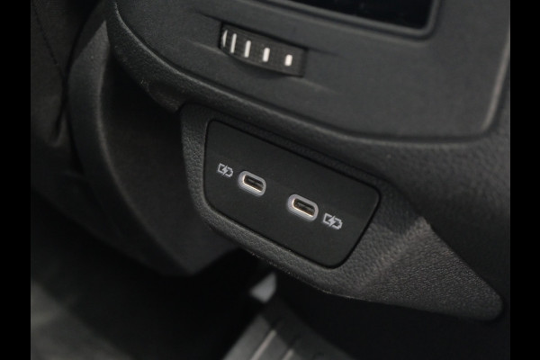 Volkswagen T-Roc 1.5 TSI STYLE | AUTOMAAT | MASSAGE | TREKHAAK | VIRTUAL | IQ LED | ALL-IN!!