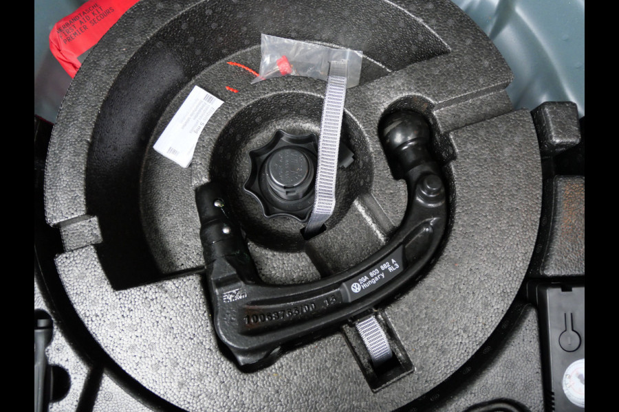 Volkswagen T-Roc 1.5 TSI STYLE | AUTOMAAT | MASSAGE | TREKHAAK | VIRTUAL | IQ LED | ALL-IN!!