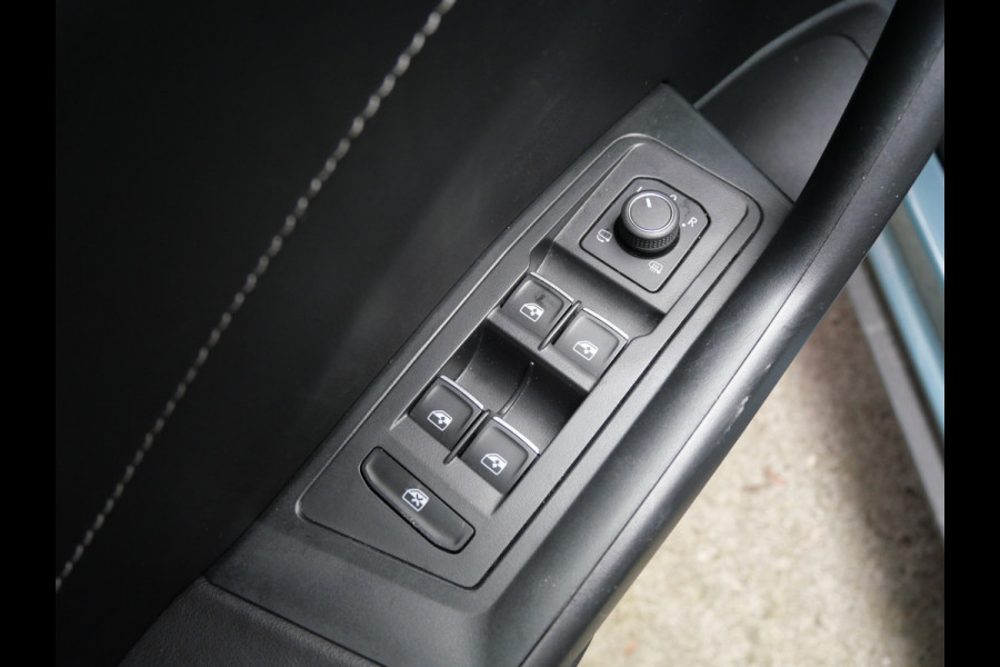 Volkswagen T-Roc 1.5 TSI STYLE | AUTOMAAT | MASSAGE | TREKHAAK | VIRTUAL | IQ LED | ALL-IN!!