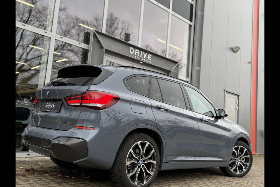 BMW X1 xDrive25e Bus Ed Plus M-Sport |Pano|HUD|HiFi|Cam|Sfeer|19"|Storm Bay|