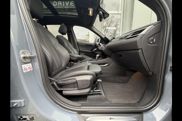 BMW X1 xDrive25e Bus Ed Plus M-Sport |Pano|HUD|HiFi|Cam|Sfeer|19"|Storm Bay|