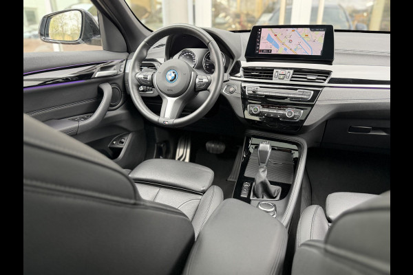 BMW X1 xDrive25e Bus Ed Plus M-Sport |Pano|HUD|HiFi|Cam|Sfeer|19"|Storm Bay|