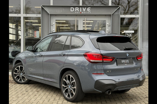 BMW X1 xDrive25e Bus Ed Plus M-Sport |Pano|HUD|HiFi|Cam|Sfeer|19"|Storm Bay|