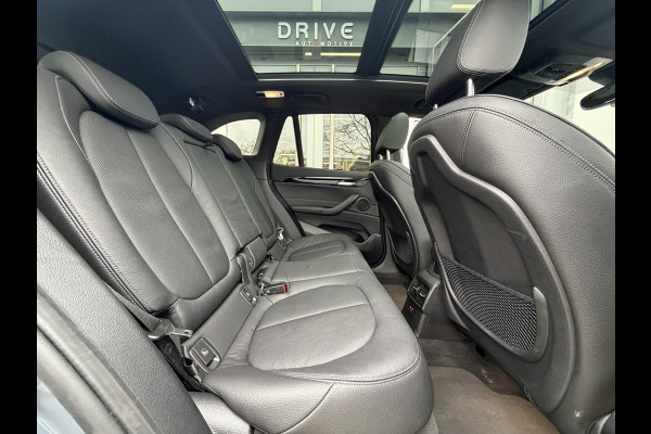 BMW X1 xDrive25e Bus Ed Plus M-Sport |Pano|HUD|HiFi|Cam|Sfeer|19"|Storm Bay|