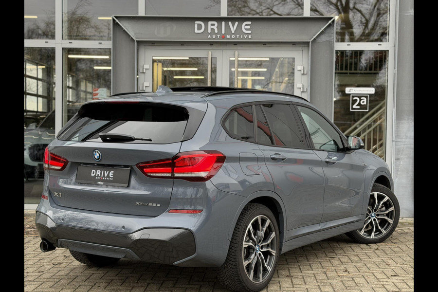 BMW X1 xDrive25e Bus Ed Plus M-Sport |Pano|HUD|HiFi|Cam|Sfeer|19"|Storm Bay|