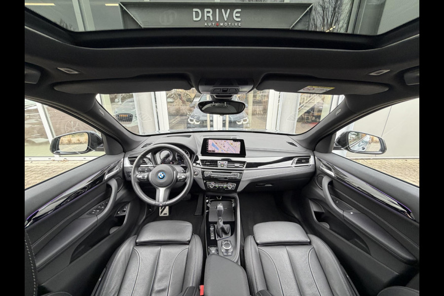 BMW X1 xDrive25e Bus Ed Plus M-Sport |Pano|HUD|HiFi|Cam|Sfeer|19"|Storm Bay|