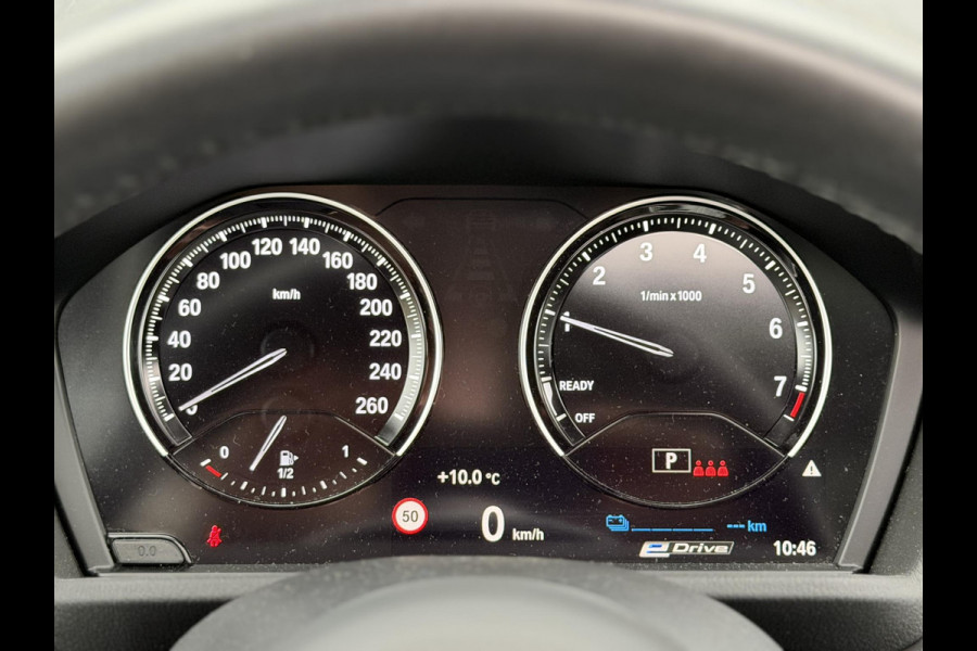 BMW X1 xDrive25e Bus Ed Plus M-Sport |Pano|HUD|HiFi|Cam|Sfeer|19"|Storm Bay|