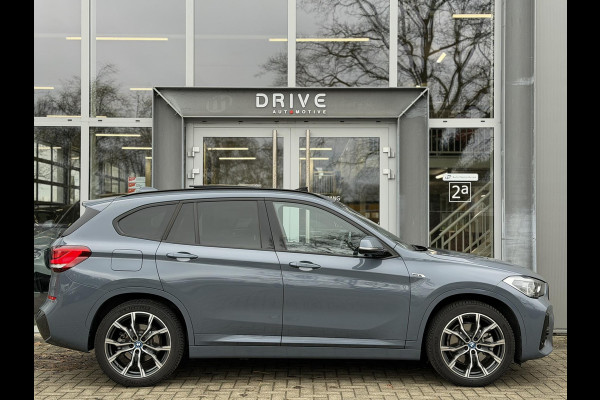 BMW X1 xDrive25e Bus Ed Plus M-Sport |Pano|HUD|HiFi|Cam|Sfeer|19"|Storm Bay|