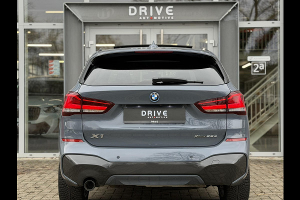 BMW X1 xDrive25e Bus Ed Plus M-Sport |Pano|HUD|HiFi|Cam|Sfeer|19"|Storm Bay|