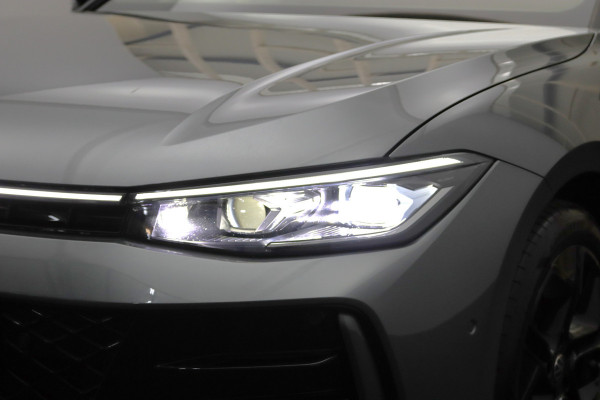 Volkswagen Passat Variant 1.5 eHybrid R-Line 272 PK PHEV, Panoramadak, Trekhaak, Black-Style, Head-Up, Massage
