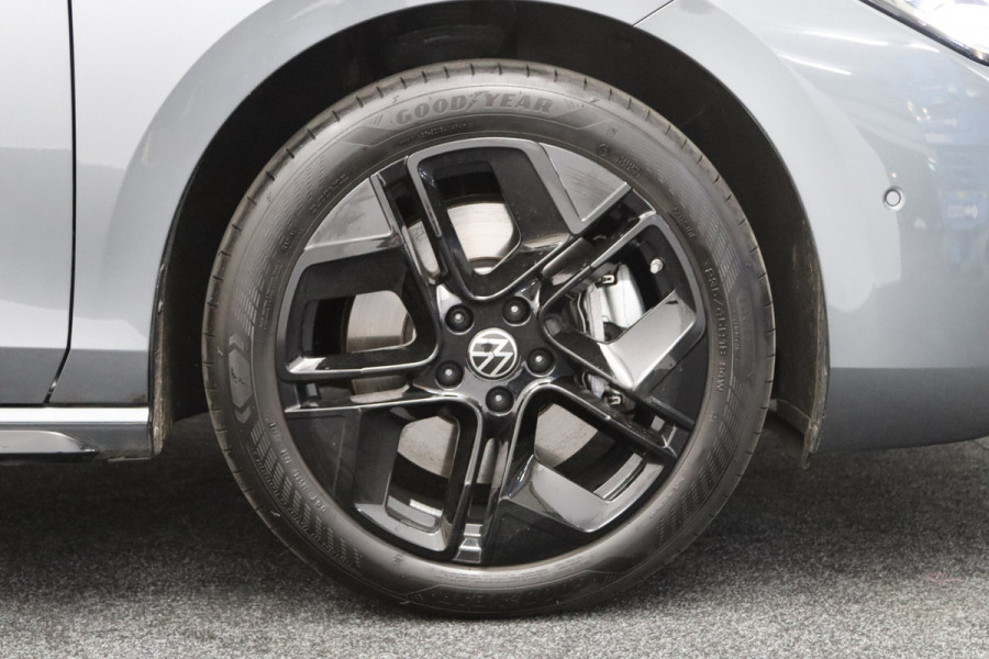 Volkswagen Passat Variant 1.5 eHybrid R-Line 272 PK PHEV, Panoramadak, Trekhaak, Black-Style, Head-Up, Massage