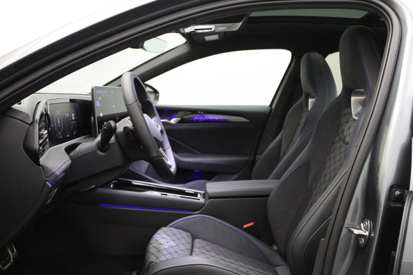 Volkswagen Passat Variant 1.5 eHybrid R-Line 272 PK PHEV, Panoramadak, Trekhaak, Black-Style, Head-Up, Massage