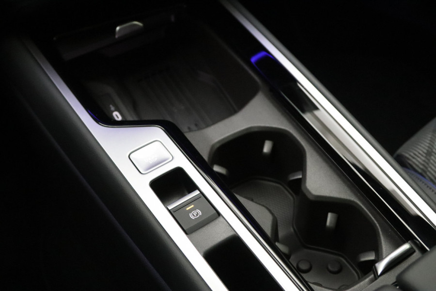 Volkswagen Passat Variant 1.5 eHybrid R-Line 272 PK PHEV, Panoramadak, Trekhaak, Black-Style, Head-Up, Massage