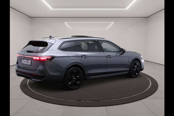 Volkswagen Passat Variant 1.5 eHybrid R-Line 272 PK PHEV, Panoramadak, Trekhaak, Black-Style, Head-Up, Massage