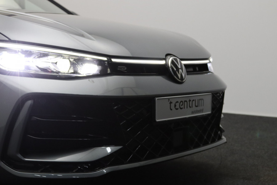 Volkswagen Passat Variant 1.5 eHybrid R-Line 272 PK PHEV, Panoramadak, Trekhaak, Black-Style, Head-Up, Massage