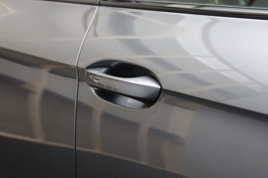 Volkswagen Passat Variant 1.5 eHybrid R-Line 272 PK PHEV, Panoramadak, Trekhaak, Black-Style, Head-Up, Massage