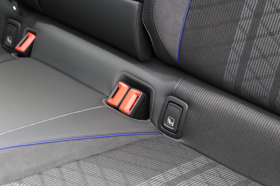 Volkswagen Passat Variant 1.5 eHybrid R-Line 272 PK PHEV, Panoramadak, Trekhaak, Black-Style, Head-Up, Massage