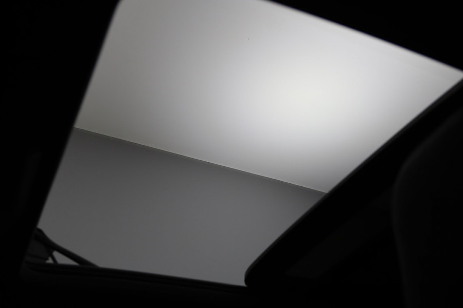 Volkswagen Passat Variant 1.5 eHybrid R-Line 272 PK PHEV, Panoramadak, Trekhaak, Black-Style, Head-Up, Massage